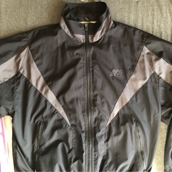 New Balance Windbreaker Jacket with Built-In Keychain/Carabiner - Medium - Picture 7 of 14